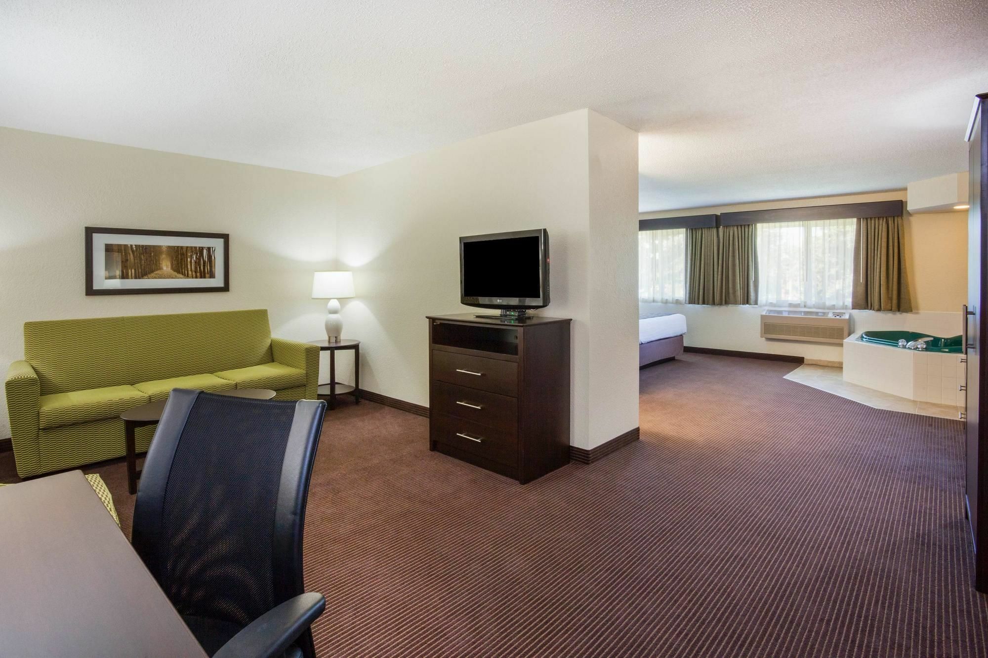 Americinn By Wyndham Rhinelander Esterno foto